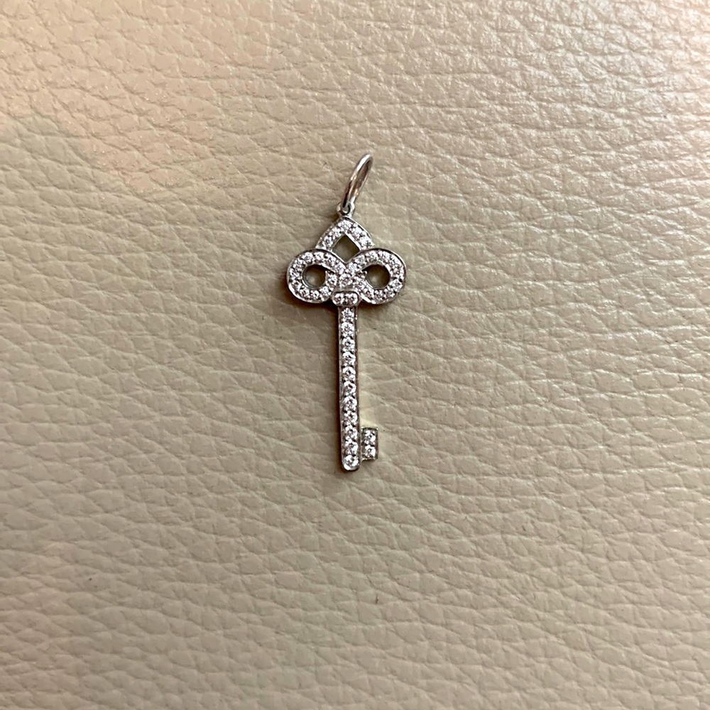 Platinum and diamond Tiffany Keys Flyer de Lis Pendant